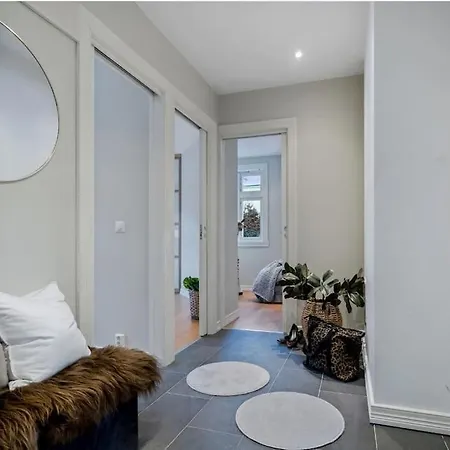 Moderne Og Sentral Leilighet Med Terrasse! شقة