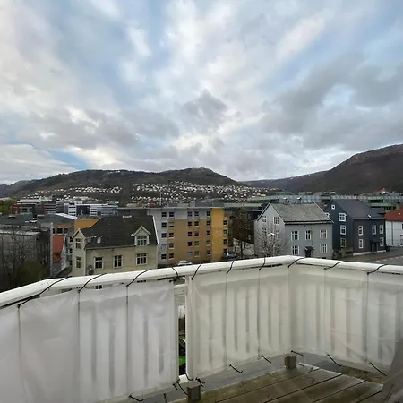Moderne Og Sentral Leilighet Med Terrasse! شقة برغن